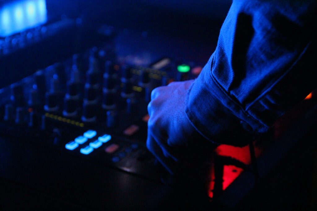 how-to-dj-electro-music