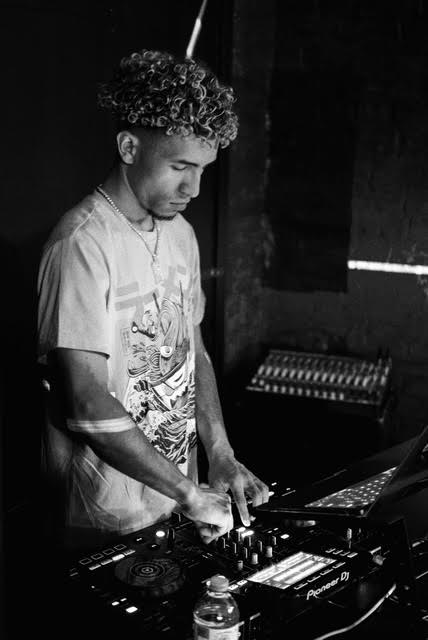 MIchael Aresta Dj6ix0h4